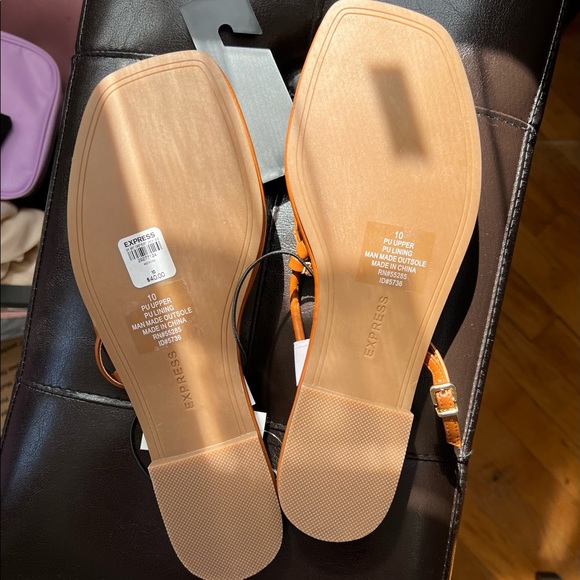 EXPRESS T-STRAP SANDAL - Picture 3 of 3